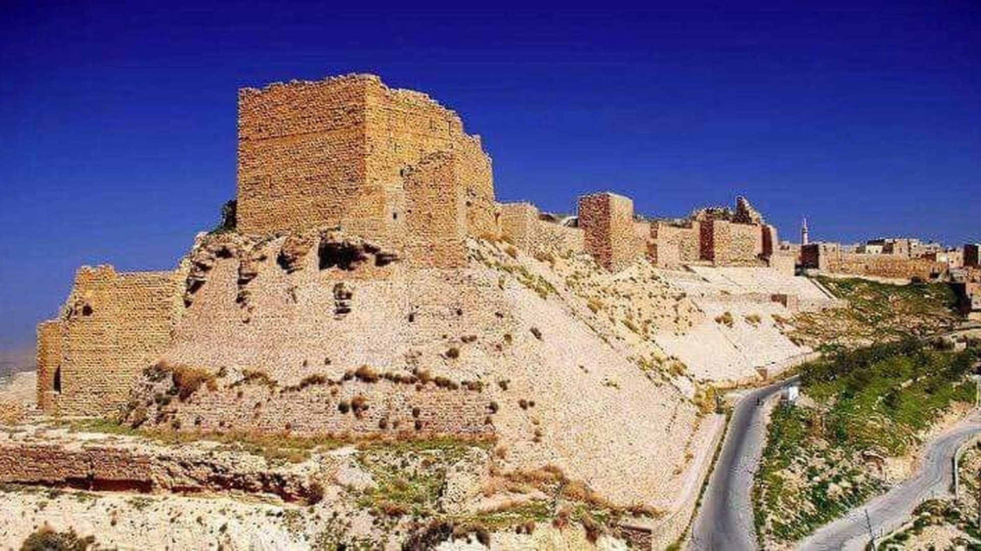 "ديوان أبناء الكرك" يدين الاعتداء الإرهابي الغاشم على كنيسة حمود