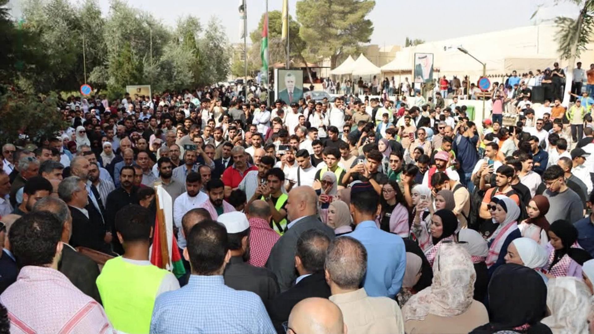 كليات البلقاء التطبيقية في المحافظات تنفذ وقفات تضامنية مع ذوي شهداء كنيسة الكرك