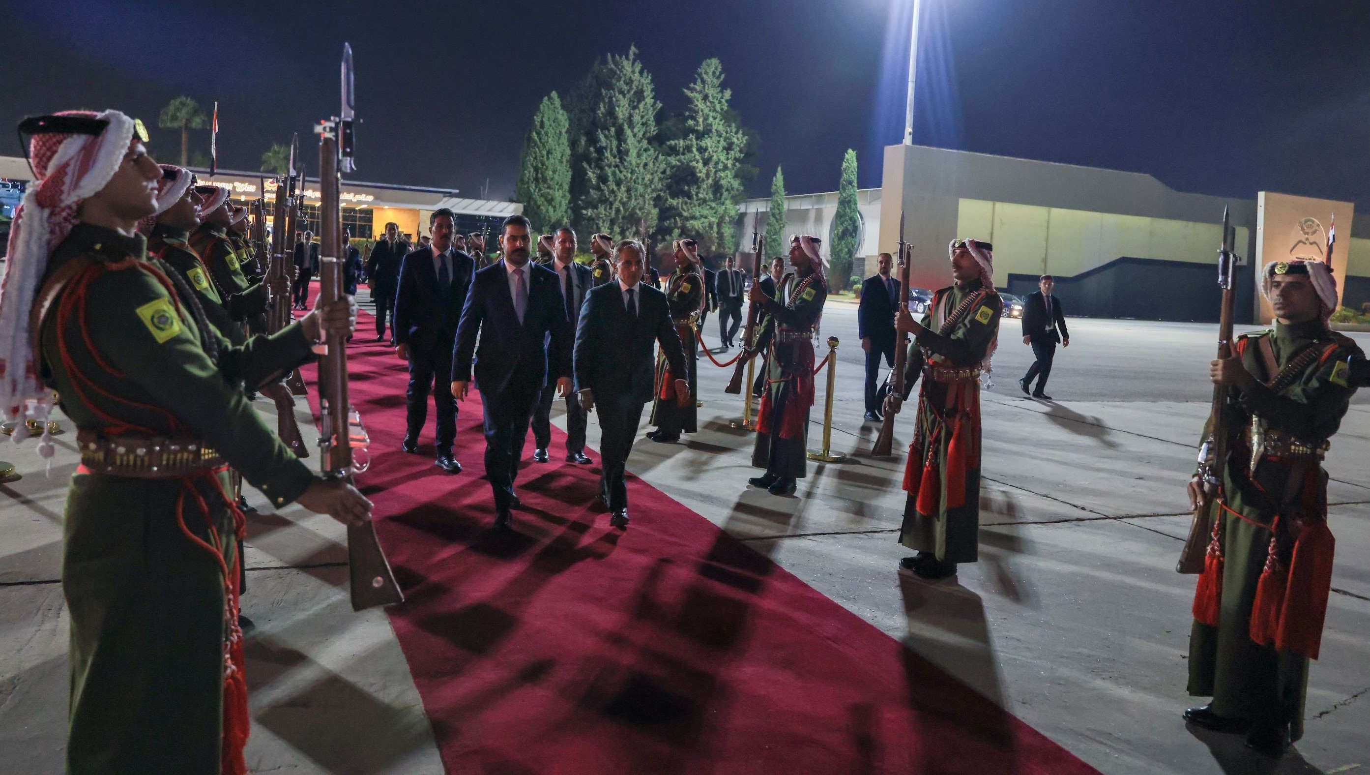 رئيس الوزراء في وداع نظيره العراقي