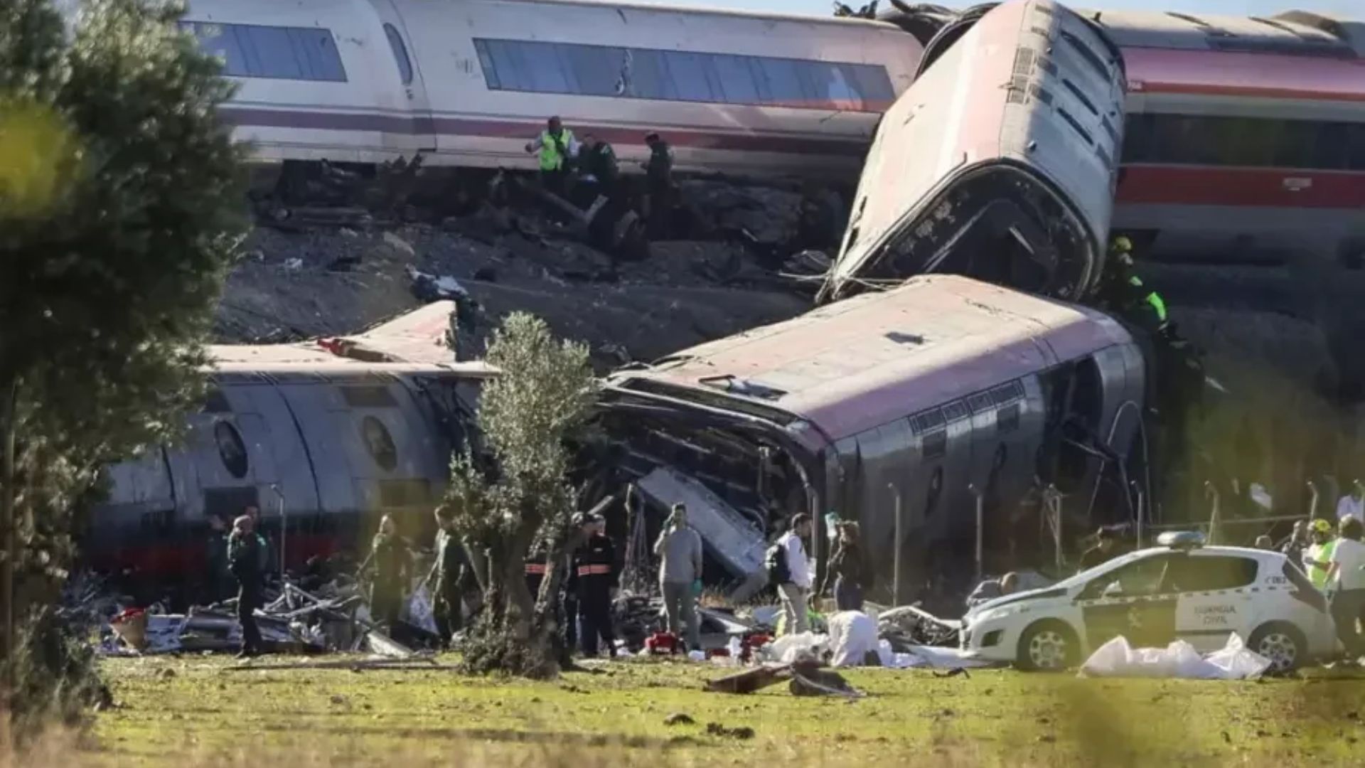 مصرع 46 شخصا بحادث تصادم قطارين في اسبانيا