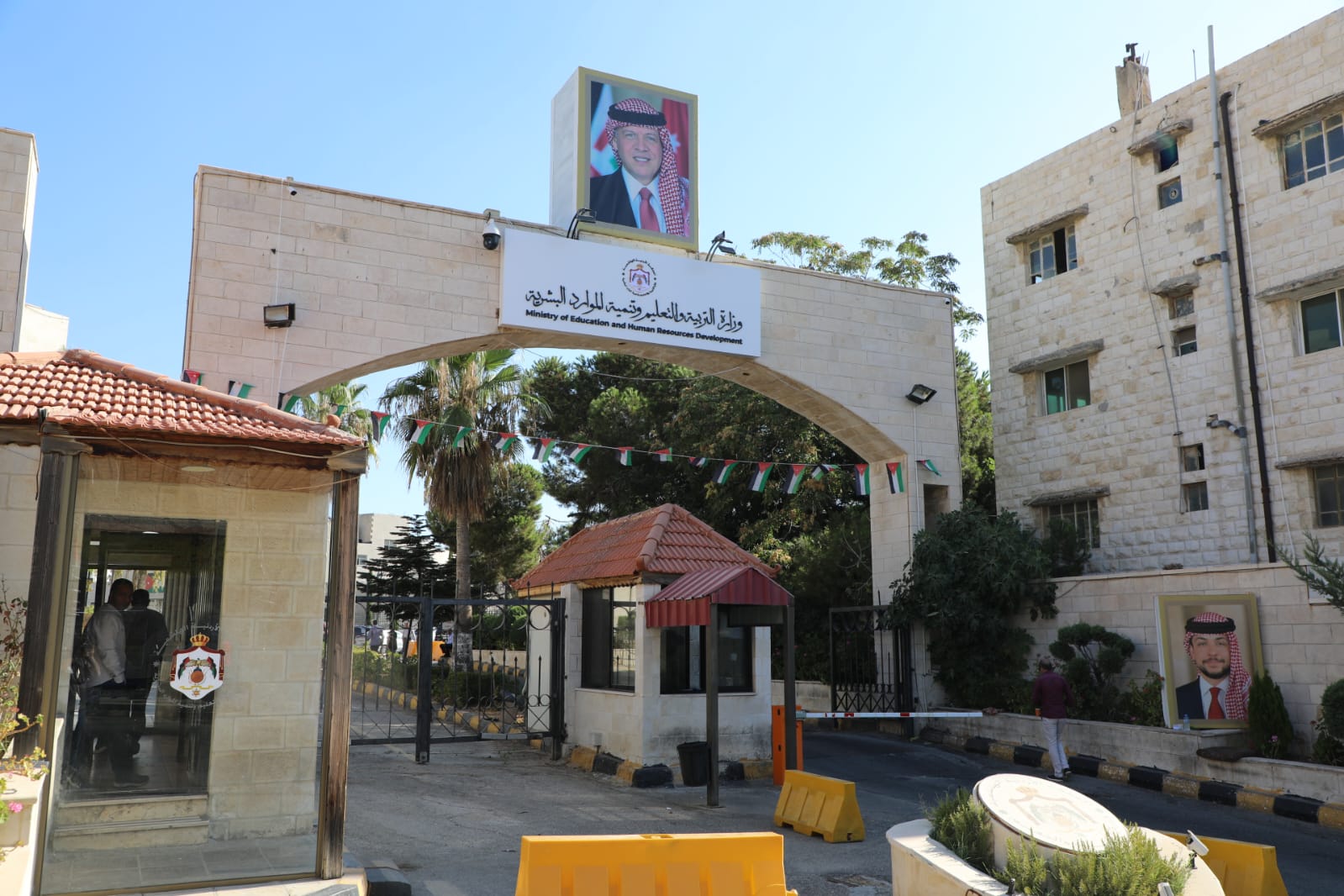 صرف مستحقات منح أبناء الشمال والوسط في جامعات الجنوب الاثنين