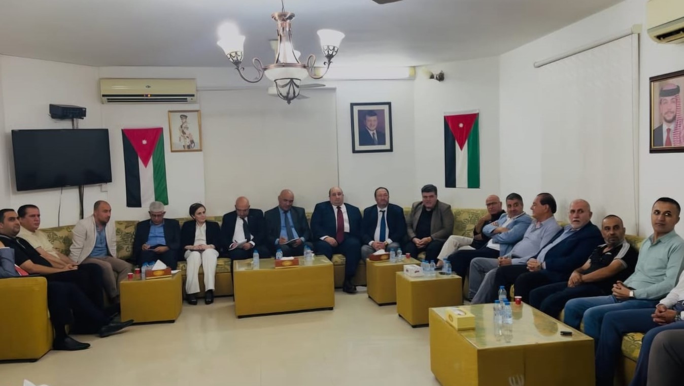 وفد لوزارة التربية يلتقي أبناء الجالية الأردنية في سلطنة عمان