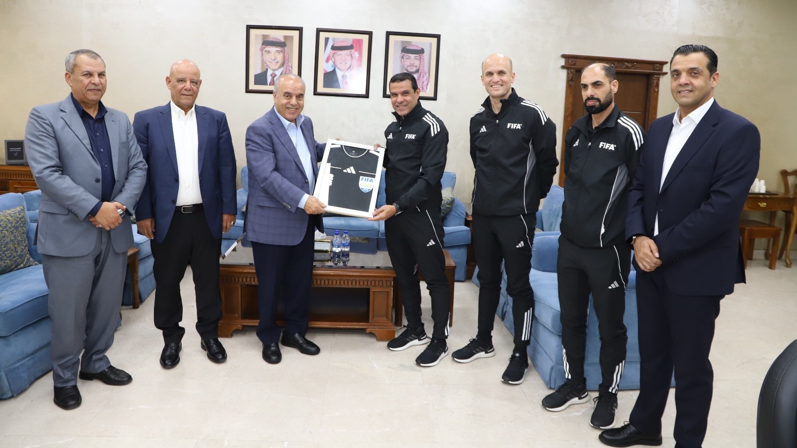 وزير التربية يكرّم طاقم الحكام الأردني المشارك في مونديال 2026