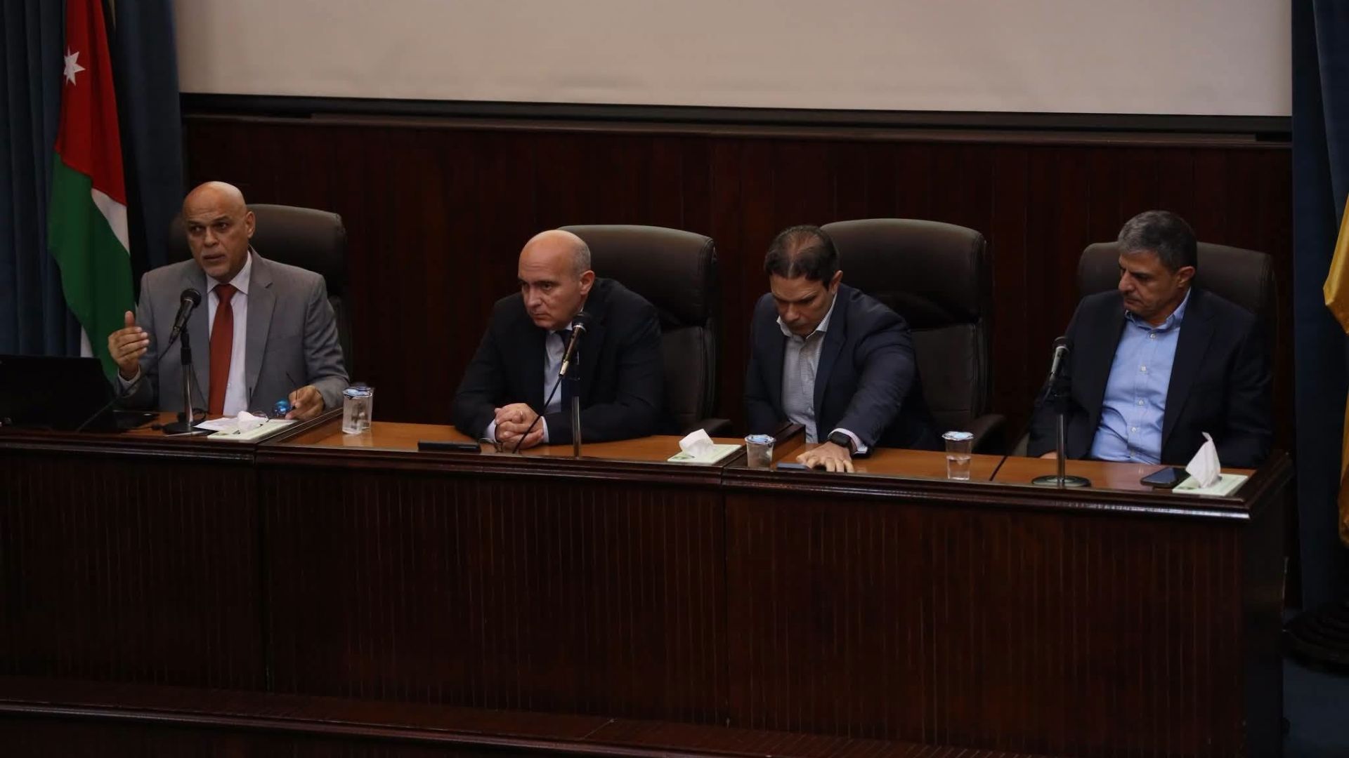 جامعة الحسين تبحث مواءمة مخرجات التعليم مع متطلبات سوق العمل