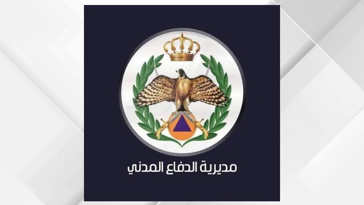 الدفاع المدني يخمد حريقا شب داخل هنجر في الزرقاء