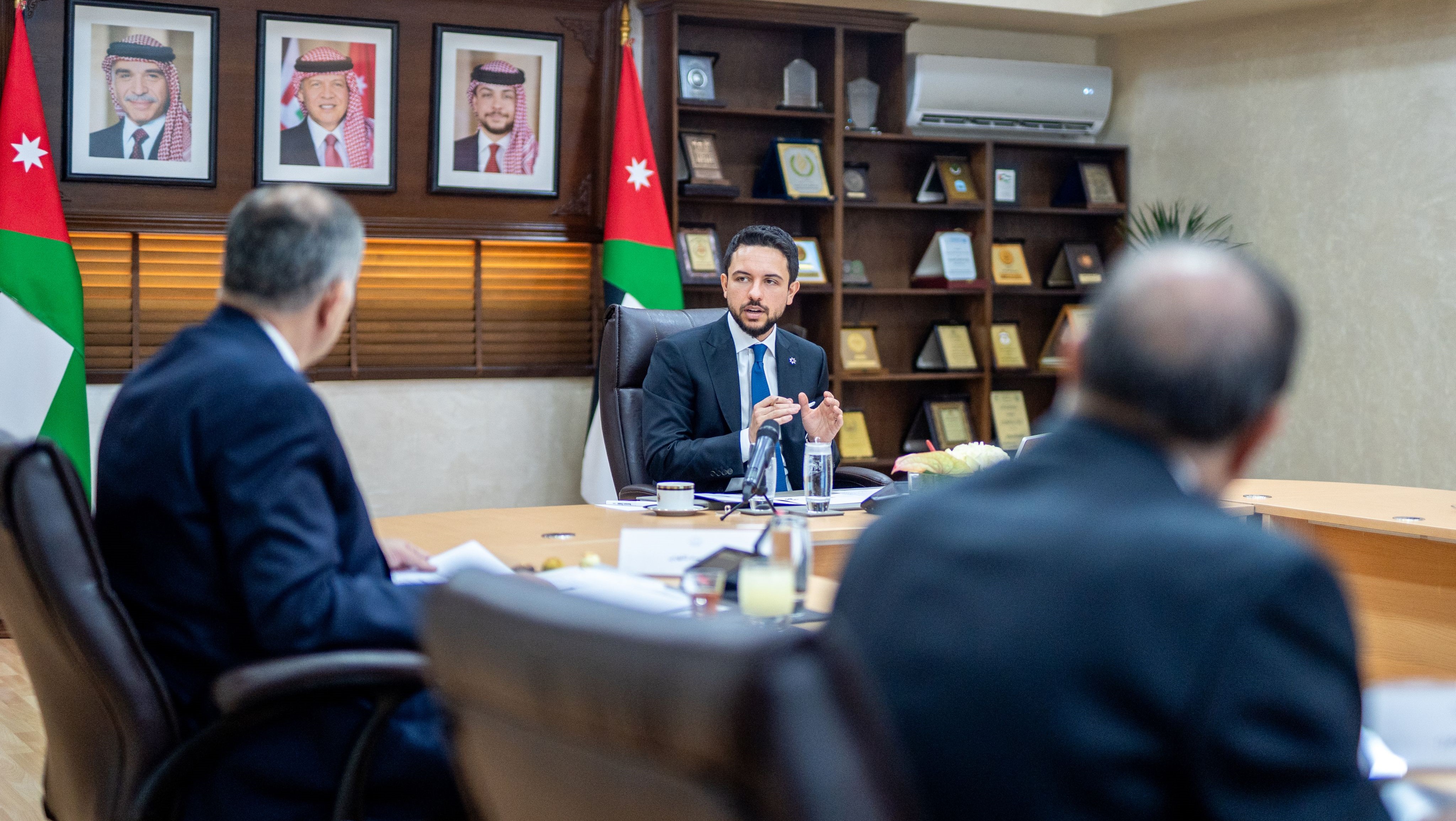 ولي العهد يزور وزارة العدل ويؤكد أهمية مواصلة تطوير خدماتها لتسهيل الإجراءات القضائية وخدمة المواطنين