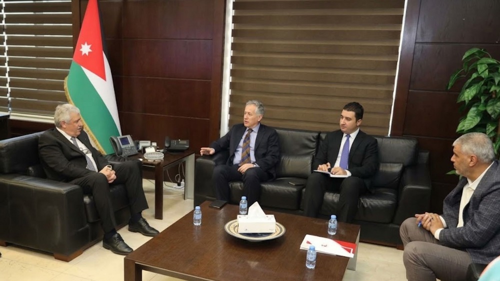 وزير النقل والعمل والسفير التركي يبحثان تعزيز التعاون المشترك