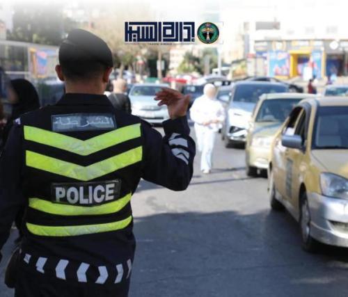 رقيب سير ينقذ حياة شابة تعرّضت لحالة مرضية ويقود مركبتها للمستشفى