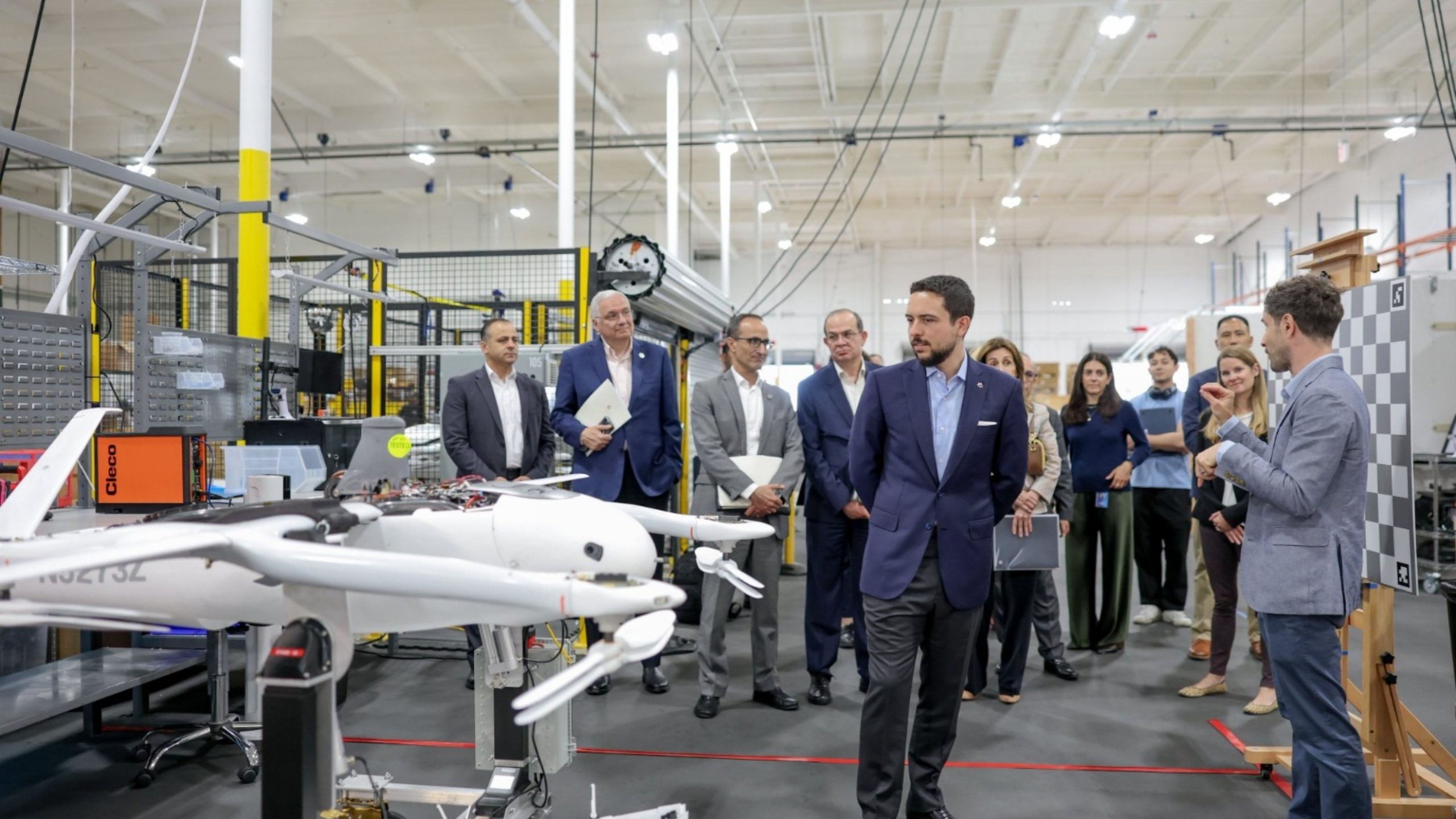 ولي العهد يزور شركة أمريكية رائدة في مجال تكنولوجيا الطيران اللوجستي الذاتي
