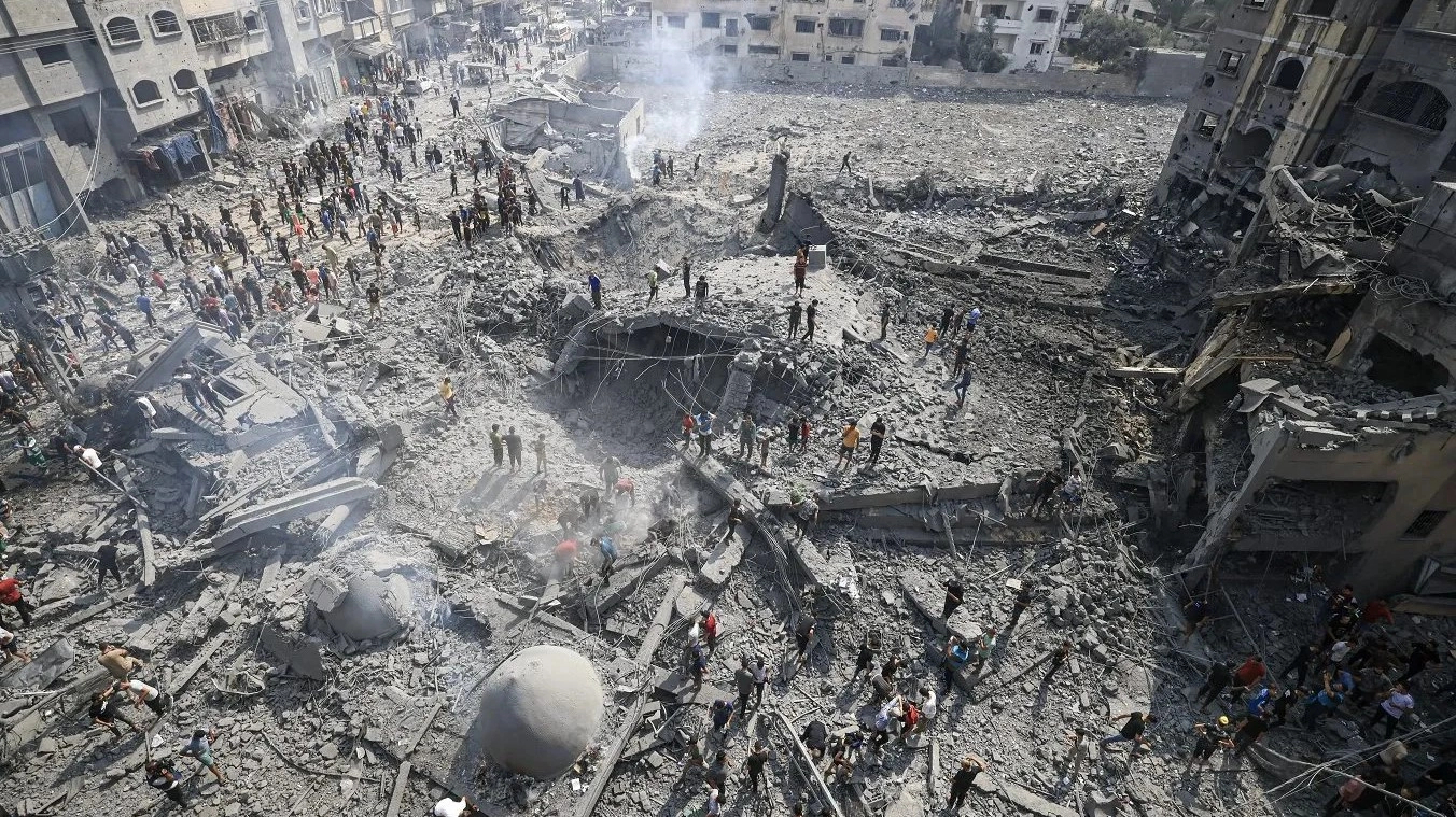 6 شهداء جراء قصف الاحتلال الإسرائيلي مركز إيواء غرب غزة