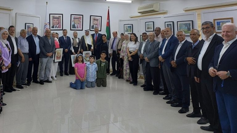 افتتاح معرض تشكيلي للفنان الكوفحي في إربد