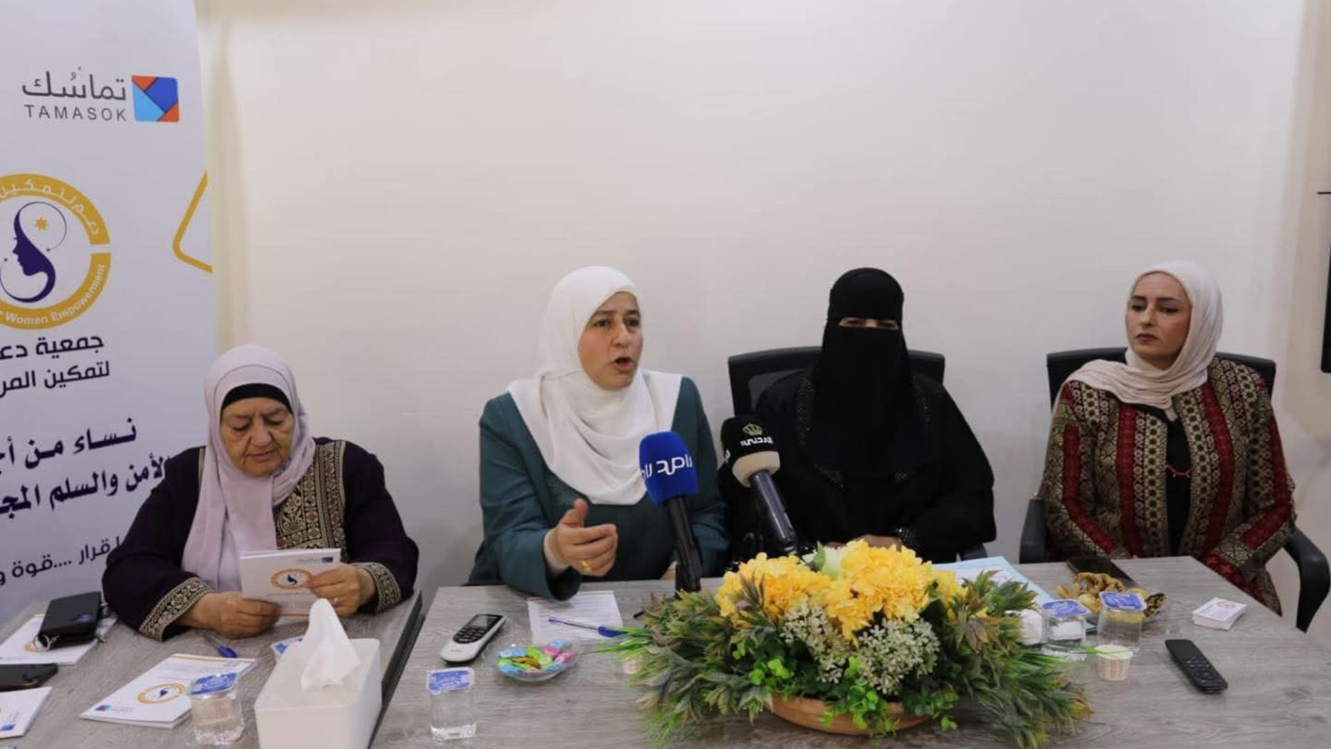 الأسرة النيابية تزور جمعية دعم لتمكين المرأة في أبو نصير