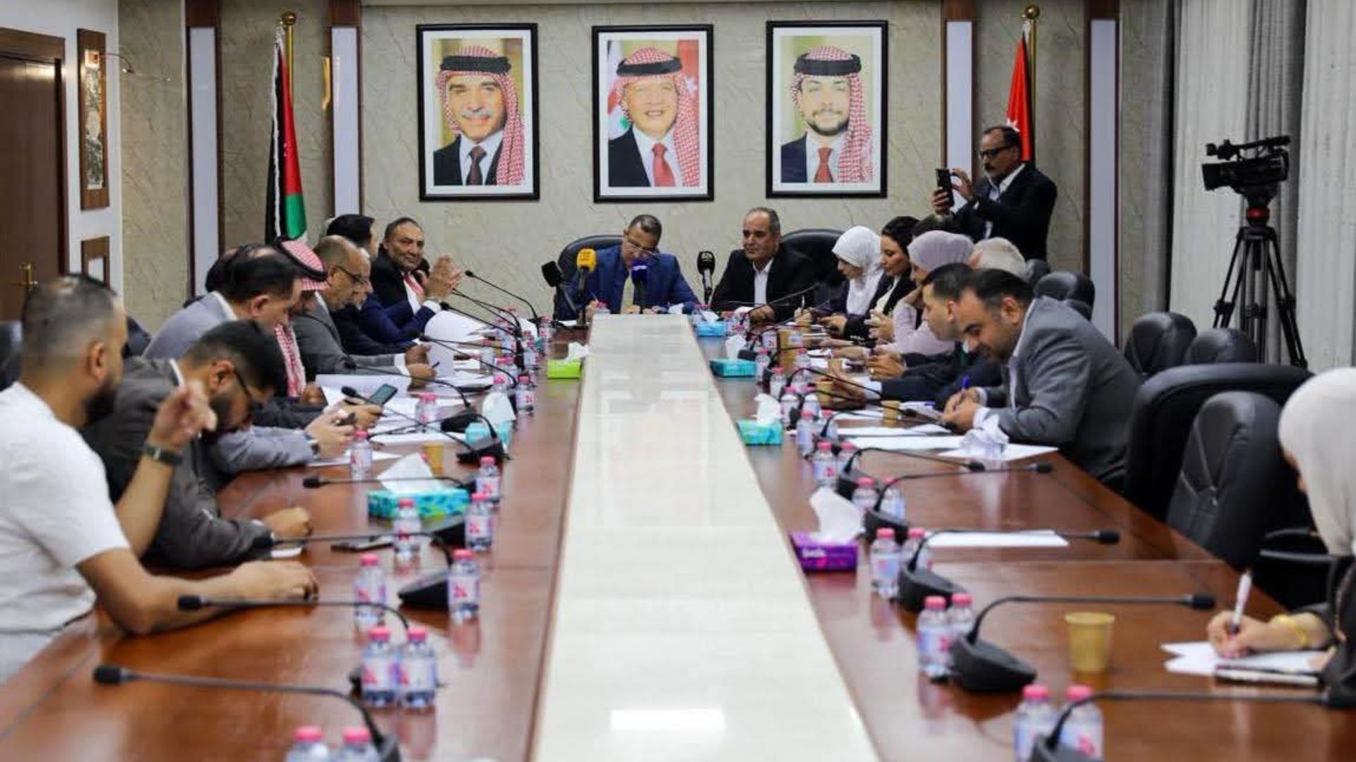 "الإدارية النيابية" تبحث مع الأحزاب مسودة مشروع قانون الإدارة المحلية