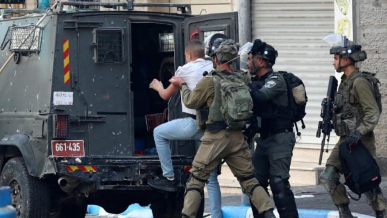 الاحتلال يعتقل 15 فلسطينيا بالضفة