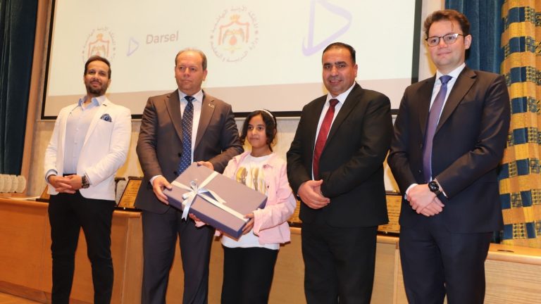 "التربية" تكرم الطلبة الأوائل ومدارس في مسابقة "درسل"