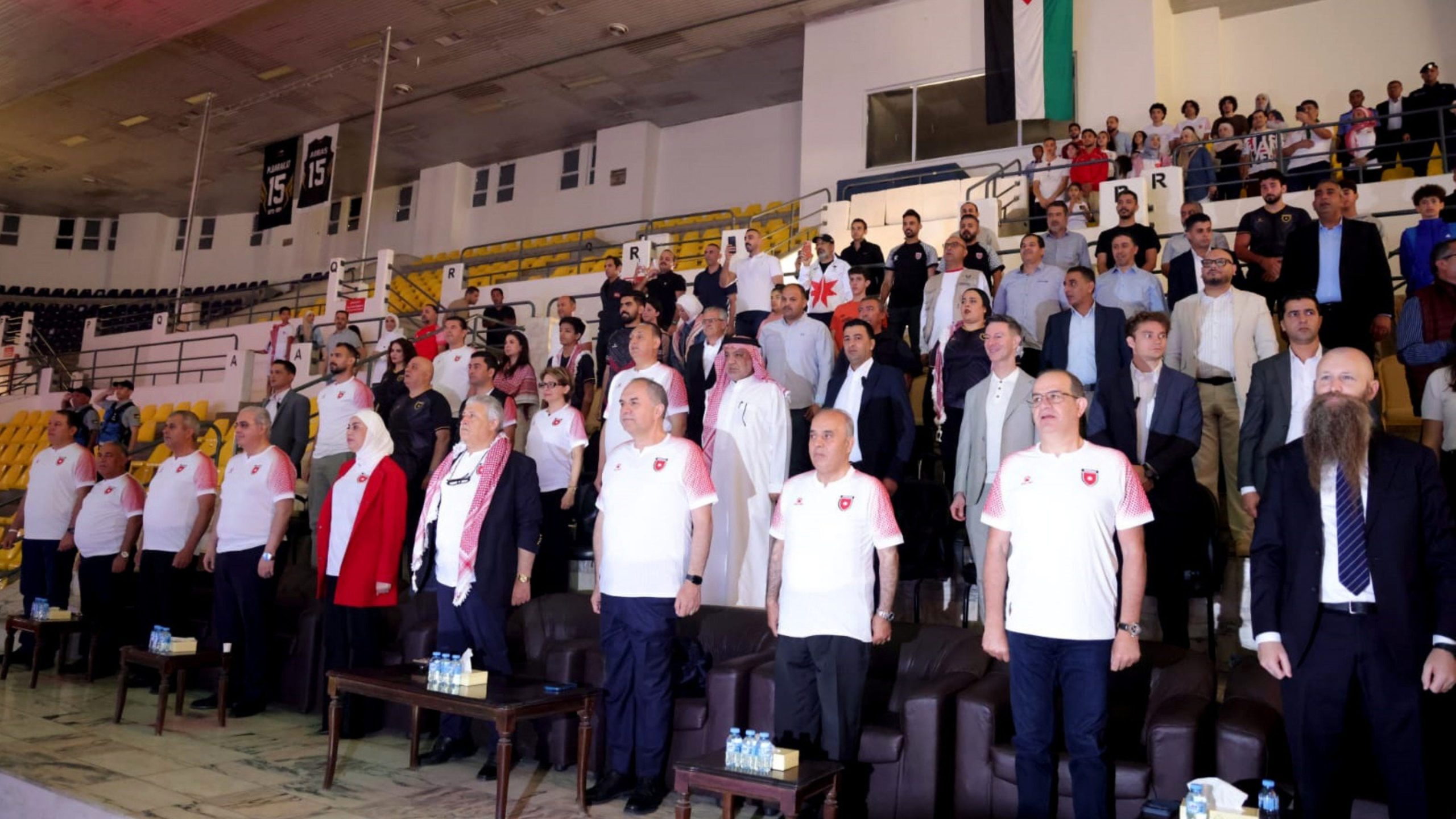 الجماهير الأردنية تتوافد لأماكن عرض مباراة النشامى أمام نظيره النمساوي