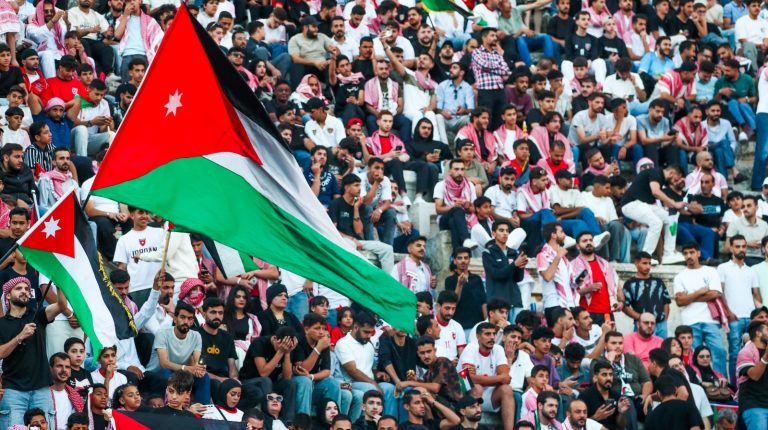 الجماهير الأردنية تشيد بأداء المنتخب الوطني في كأس العالم