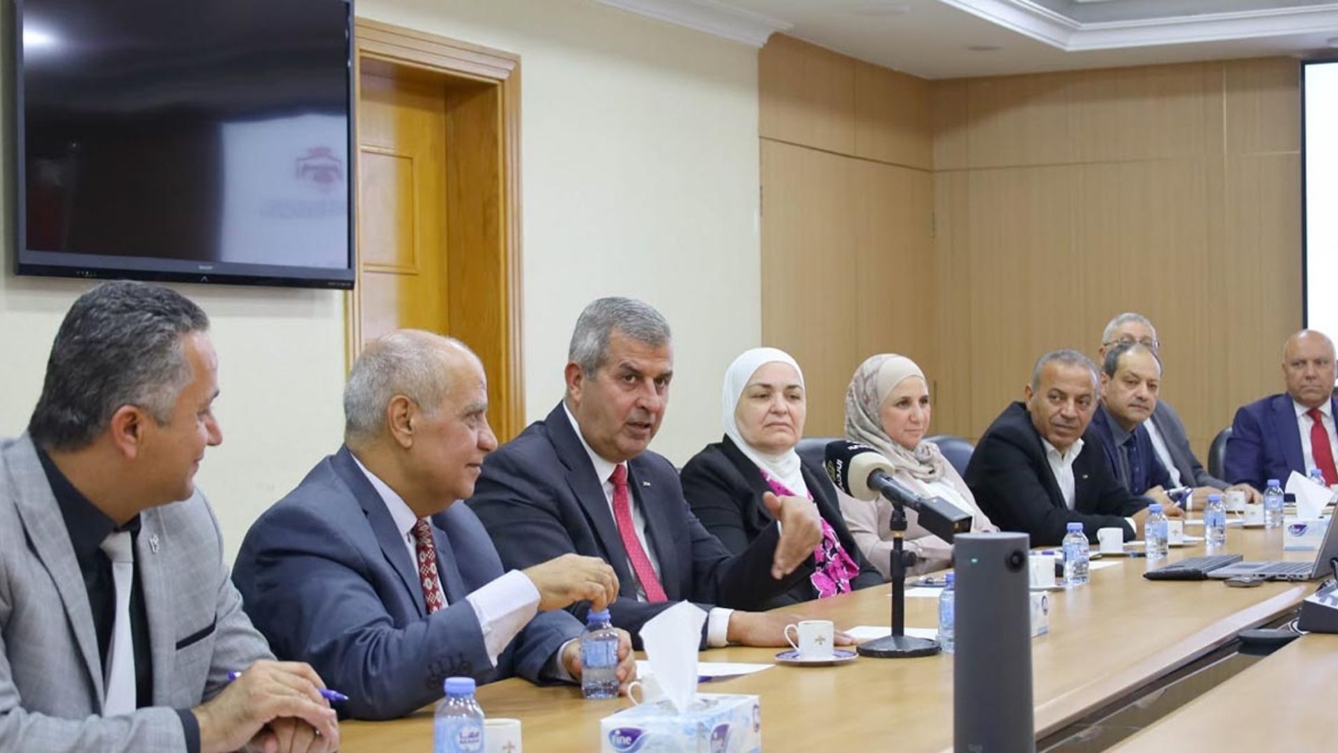 الخرابشة يعرض أمام لجنة الطاقة في الأعيان استراتيجية قطاع الطاقة 2025-2035