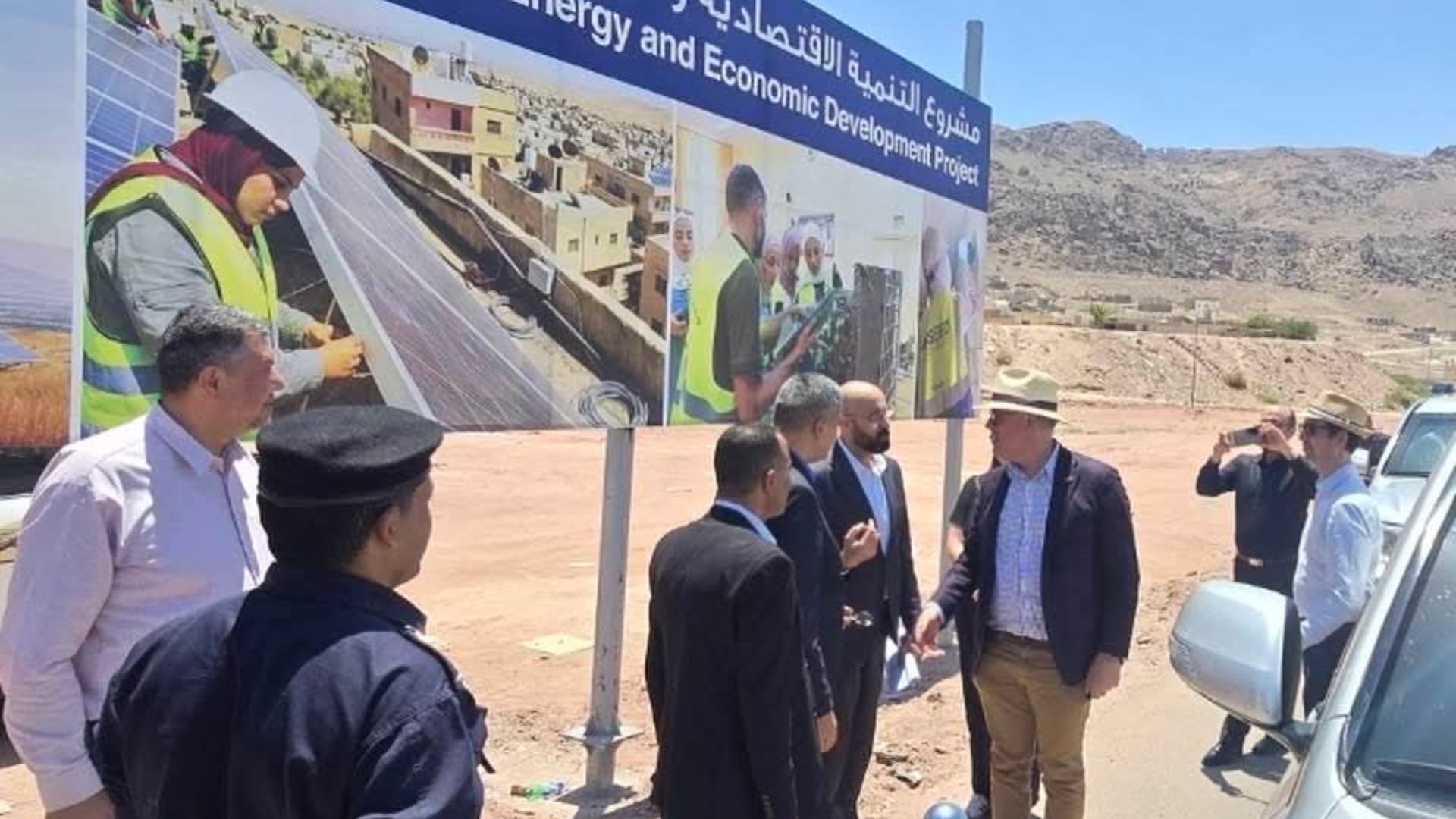 السفير الكندي يزور مشروع محطة الشحن الكهربائي في غور الصافي