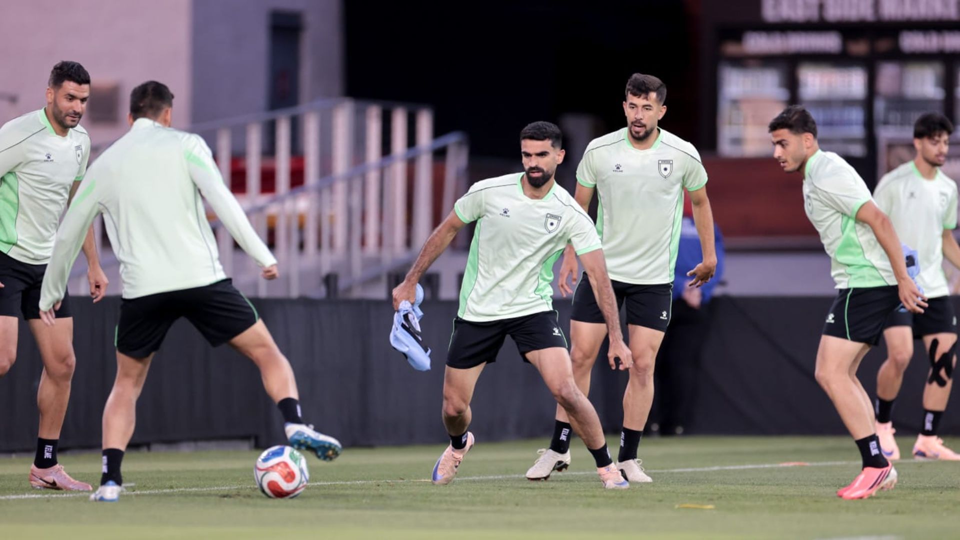 المنتخب الوطني يظهر بالقميص الأبيض أمام النمسا