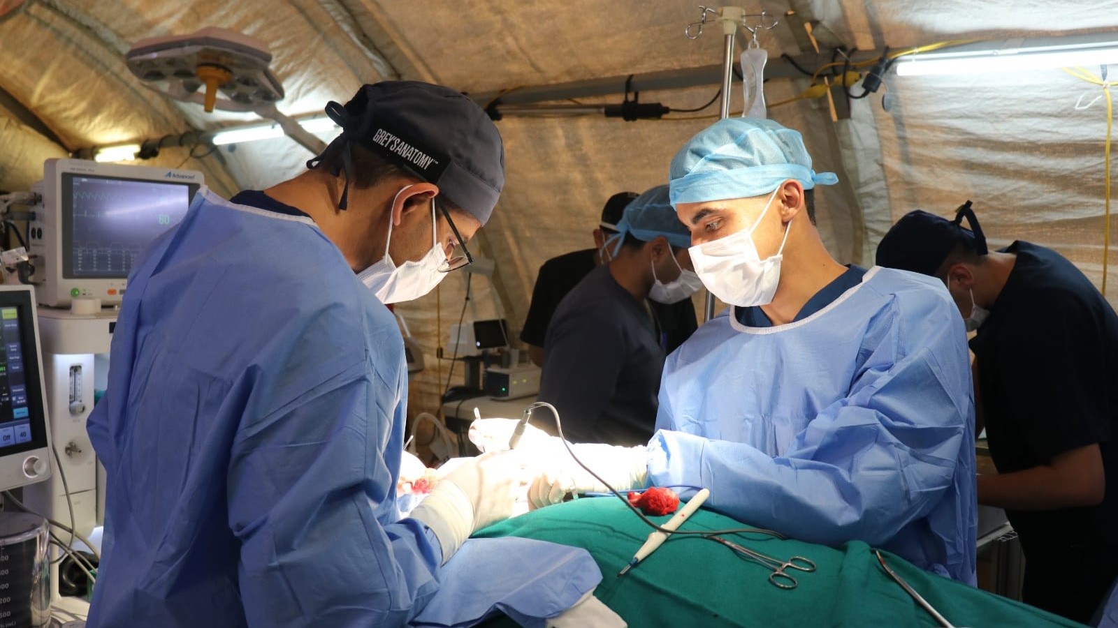 الميداني الأردني جنوب غزة يجري عملية نوعية لاستئصال ورم في الرقبة