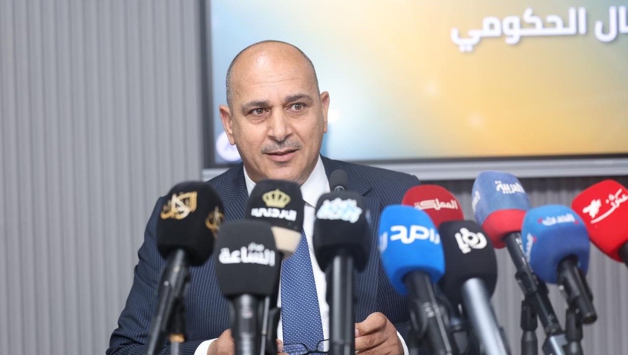 النقل البري تعتزم إطلاق 100 خدمة الكترونية