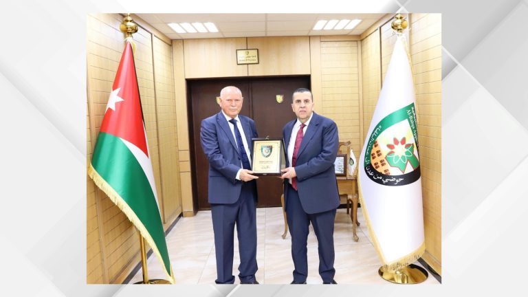بحث التعاون الأكاديمي بين البلقاء التطبيقية وجامعة تيشك الدولية