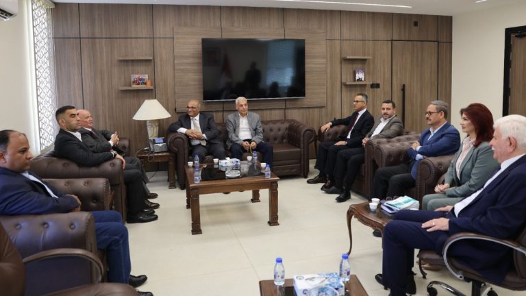 بحث التعاون بين هيئة النزاهة ومكافحة الفساد ونقابة الصحفيين