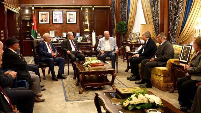 رئيس مجلس الأعيان يلتقي رئيس وأعضاء الهيئة الإدارية لرابطة الكتاب