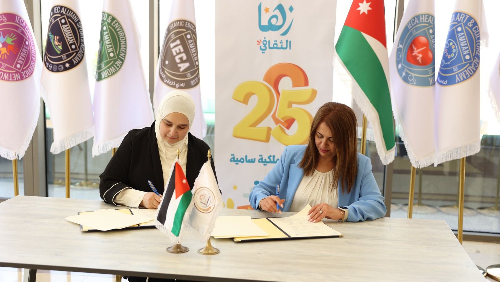زها الثقافي يوقع وجمعية خريجي العلمية الإسلامية مذكرة تفاهم