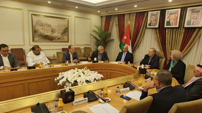 "سياحة الأعيان" تلتقي عاملين في القطاع السياحي في مادبا