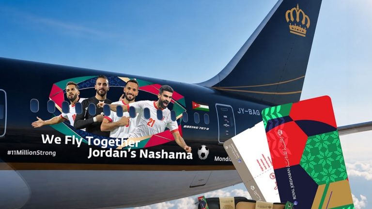 طائرات الملكية الأردنية تتزين بصور لاعبي المنتخب الوطني لكرة القدم