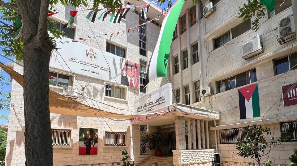 في عيد الجلوس الملكي. توسع بمشاريع الإسكان والتنمية الحضرية
