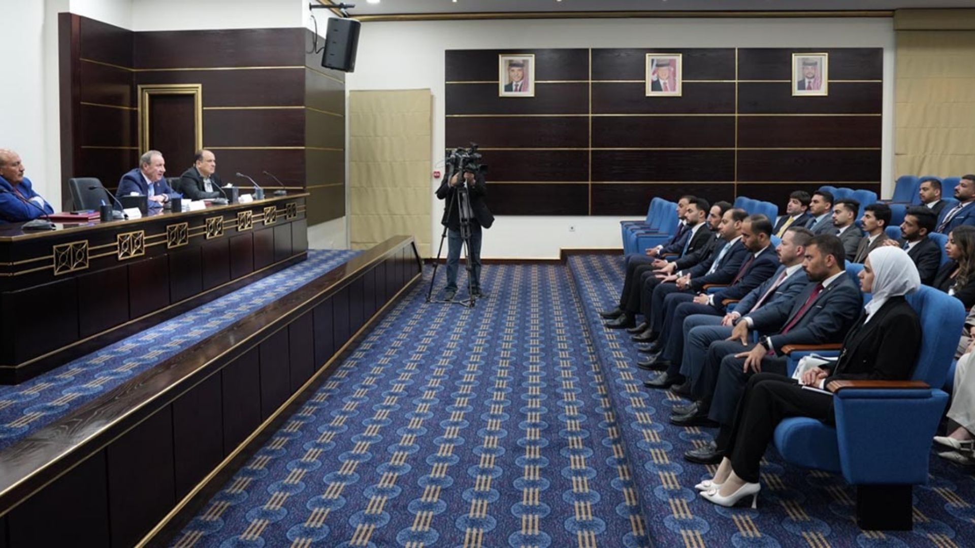 "قانونية الأعيان" تلتقي عددا من طلبة المعهد القضائي