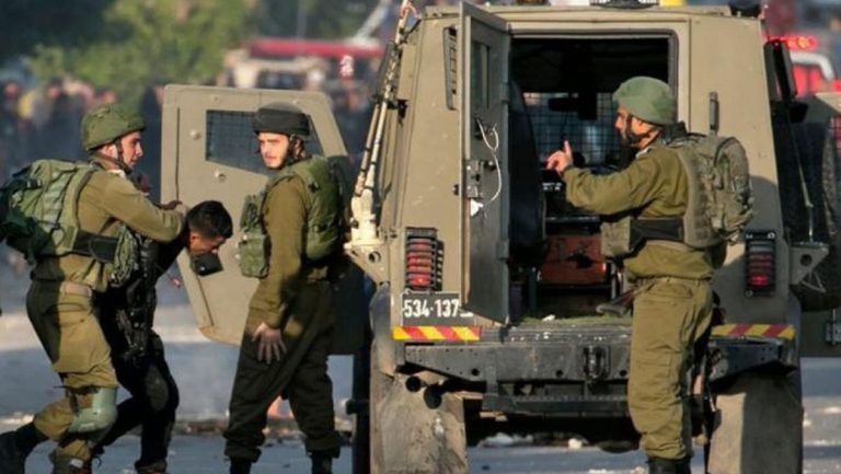 قوات الاحتلال تعتقل 14 فلسطينيا في الضفة