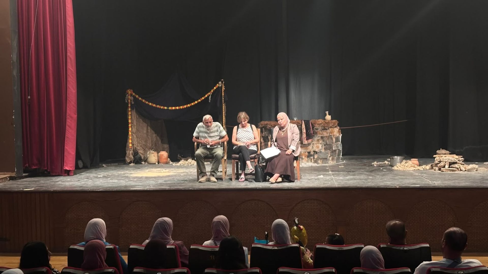 منتدى النقد الدرامي و"الأردنية" ينظمان ورشة لتقييم مشاريع تخرج طلبة الفنون المسرحية
