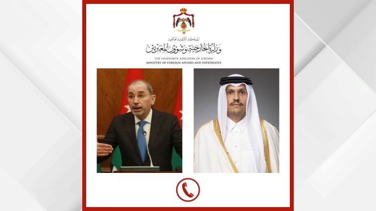 وزير الخارجية يتلقى اتصالا هاتفيا من نظيره القطري