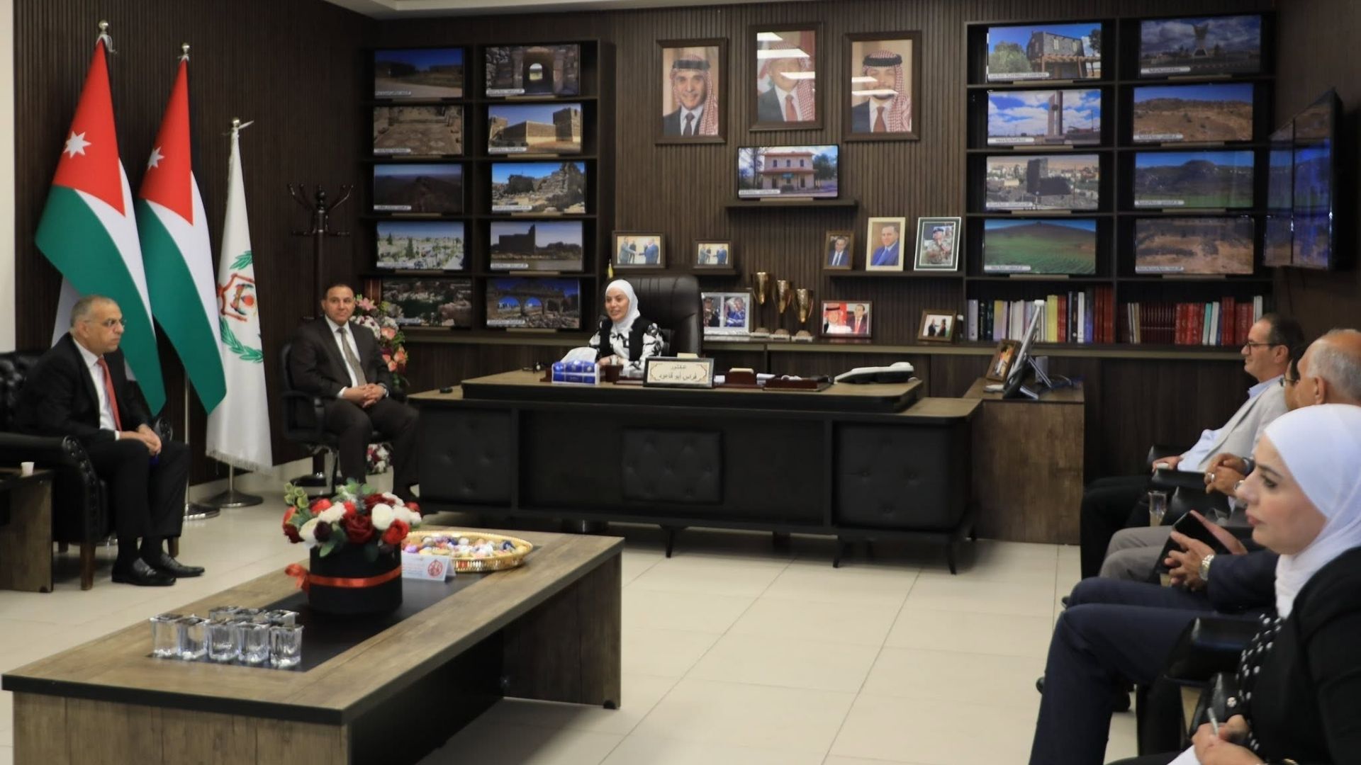 وزيرة التنمية تتفقد مشاريع إنتاجية في البادية الشمالية الغربية