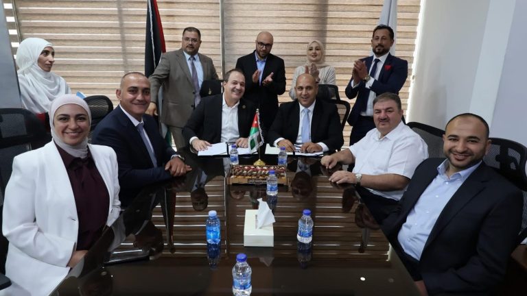 اتفاقية لإطلاق خدمة نقل الركاب بين الزرقاء ومدينة الملك عبدالله الثاني الصناعية