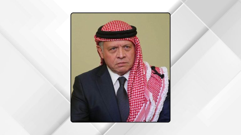 الملك يعزي أمير دولة قطر بوفاة سمو الأمير الشيخ حمد بن خليفة آل ثاني