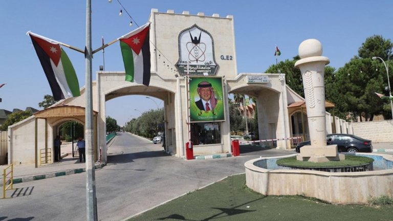 "اليرموك" تقر 5 منح دراسية لطلبة الدراسات العليا