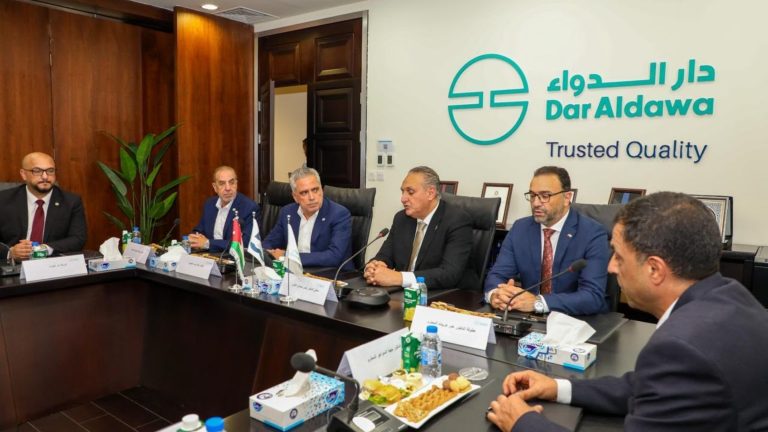 وزير البيئة يطلع على مبادرات شركة دار الدواء بالاستدامة البيئية