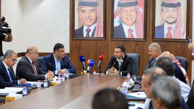 "المياه النيابية" تطلع على إنجازات مديريات الزراعة في المحافظات