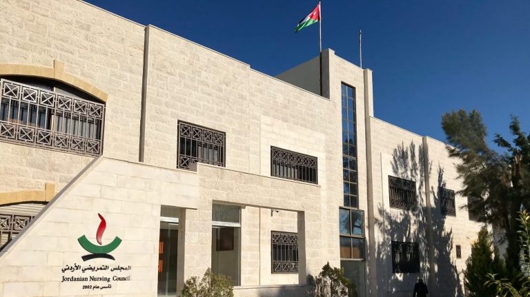 المجلس التمريضي والأونروا يواصلان تنفيذ برنامج الرعاية الصحية الأولية