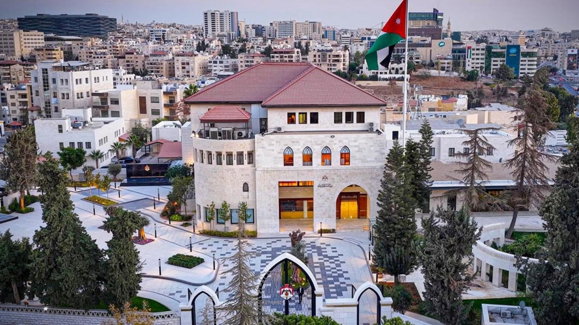 الحكومة تصدر تعميما بشأن استخدام الذكاء الاصطناعي في التعامل مع الشعارات والرموز الوطنية