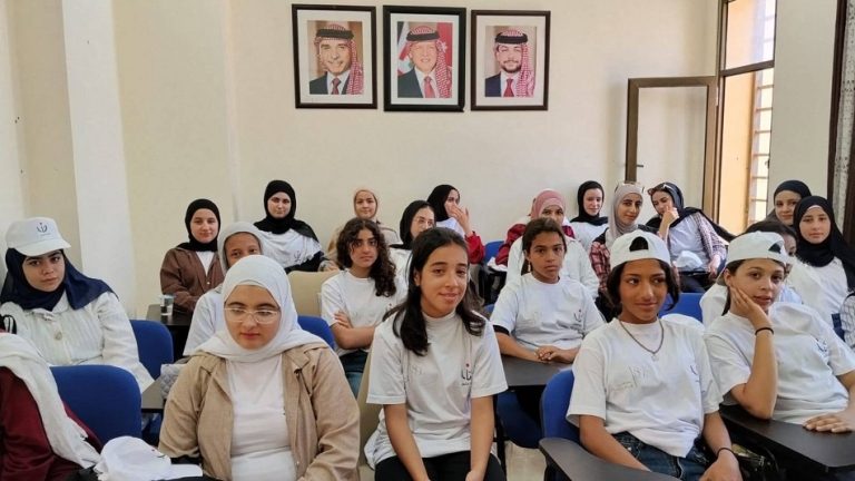 معسكرات الحسين للعمل والبناء تواصل برامجها في المحافظات