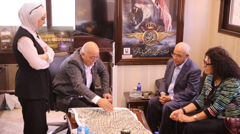 بلدية إربد و"شومان" تبحثان تعزيز الحركة الثقافية
