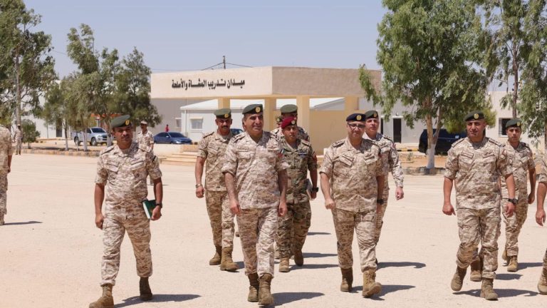 المساعد للإدارة والقوى البشرية يزور مركز تدريب خدمة العلم في شويعر