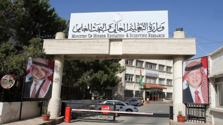 بدء المرحلة الأخيرة من صرف مستحقات المنح والقروض الجامعية الخميس المقبل