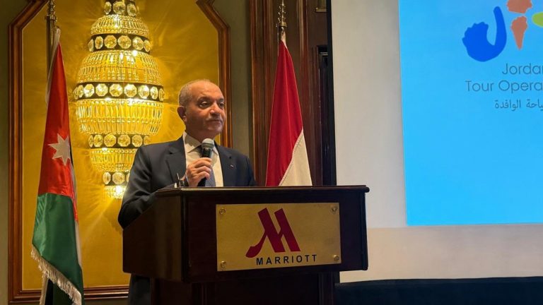 العضايلة يشدد على أهمية التبادل والتكامل السياحي بين الأردن ومصر